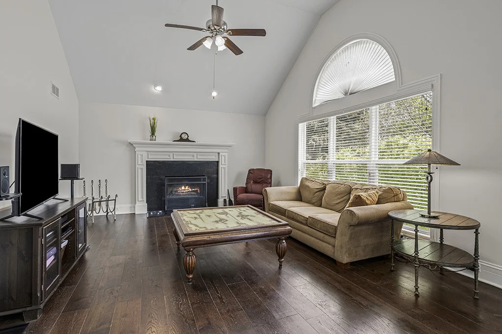 Photo of 24963 Madison Street