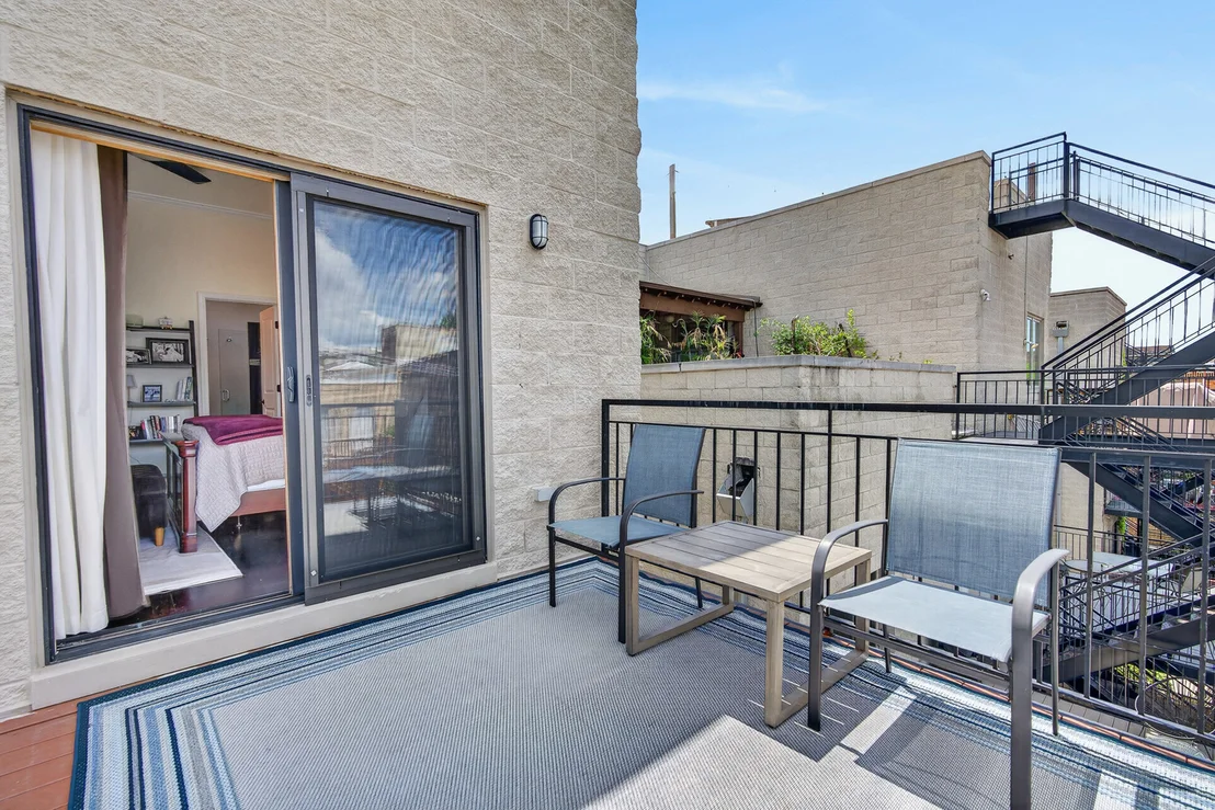 Photo of Unit 2 at 1320 W Grenshaw Street