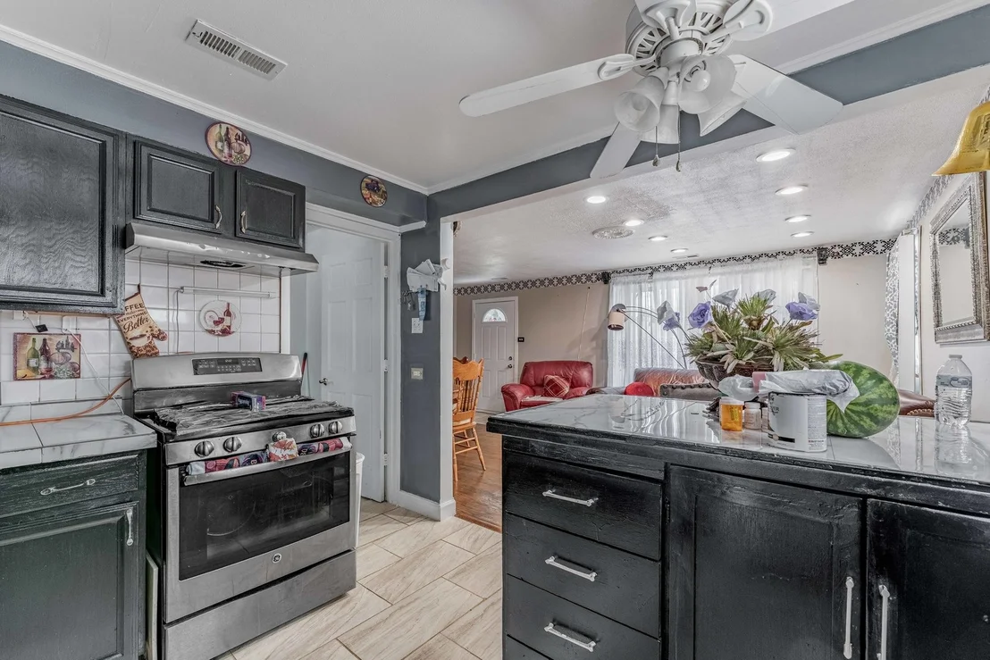 Photo of 355 Oswego Street