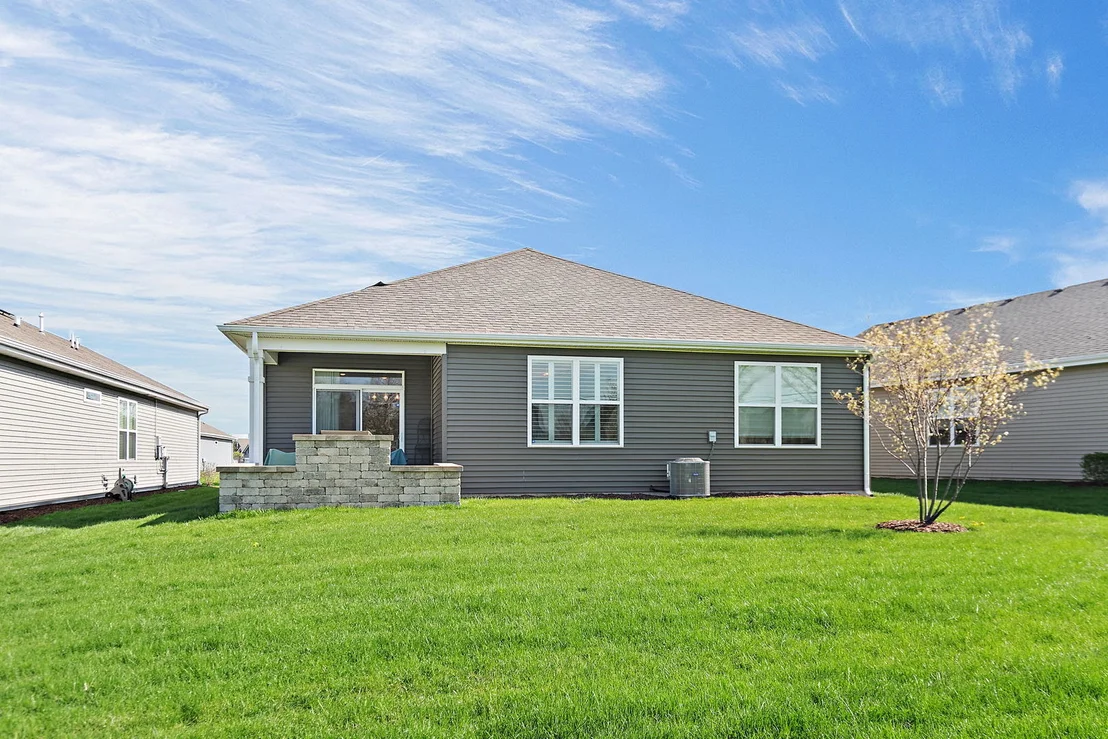 Photo of 979 Crestview Lane
