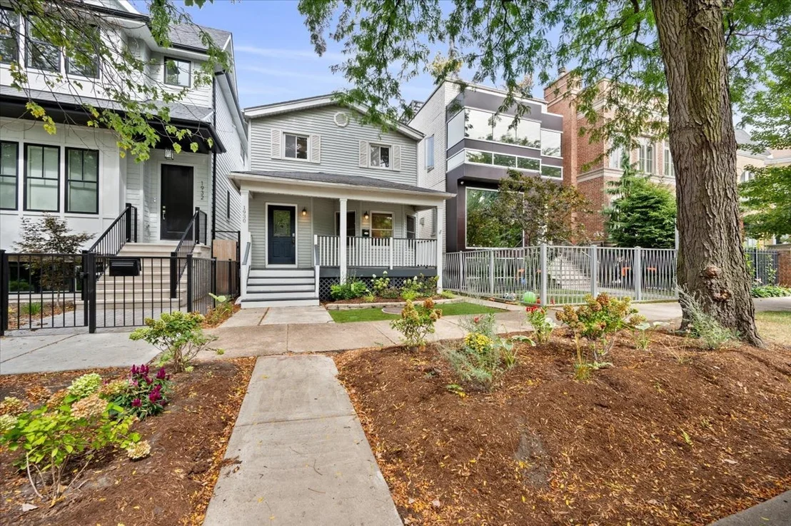 Photo of 1930 W Wolfram Street