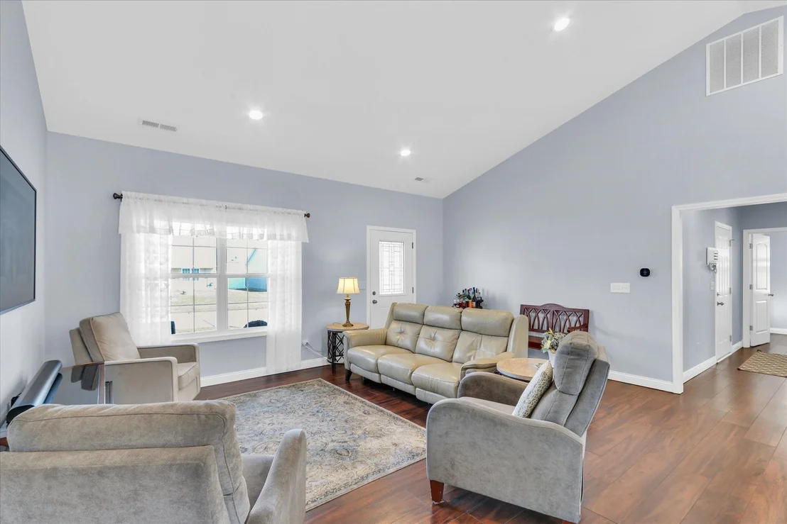 Photo of 1611 E Vernon Drive