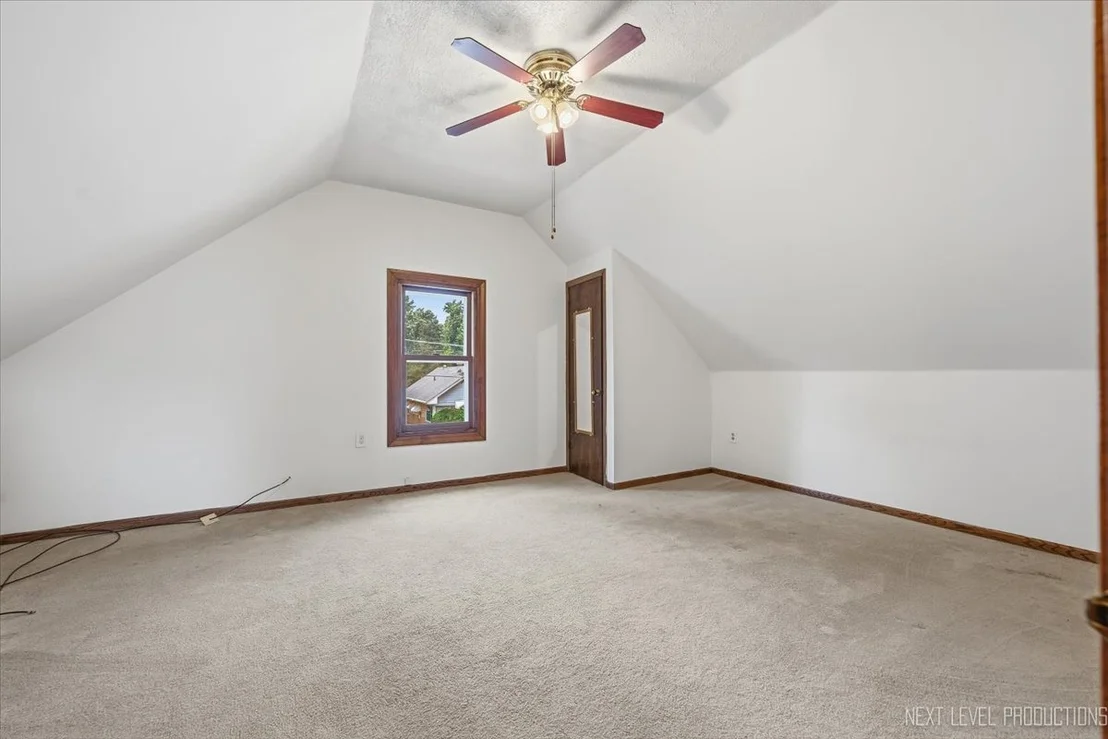 Photo of 1327 Superior Street