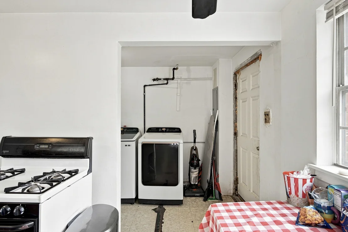 Photo of 2121 S 14th Avenue