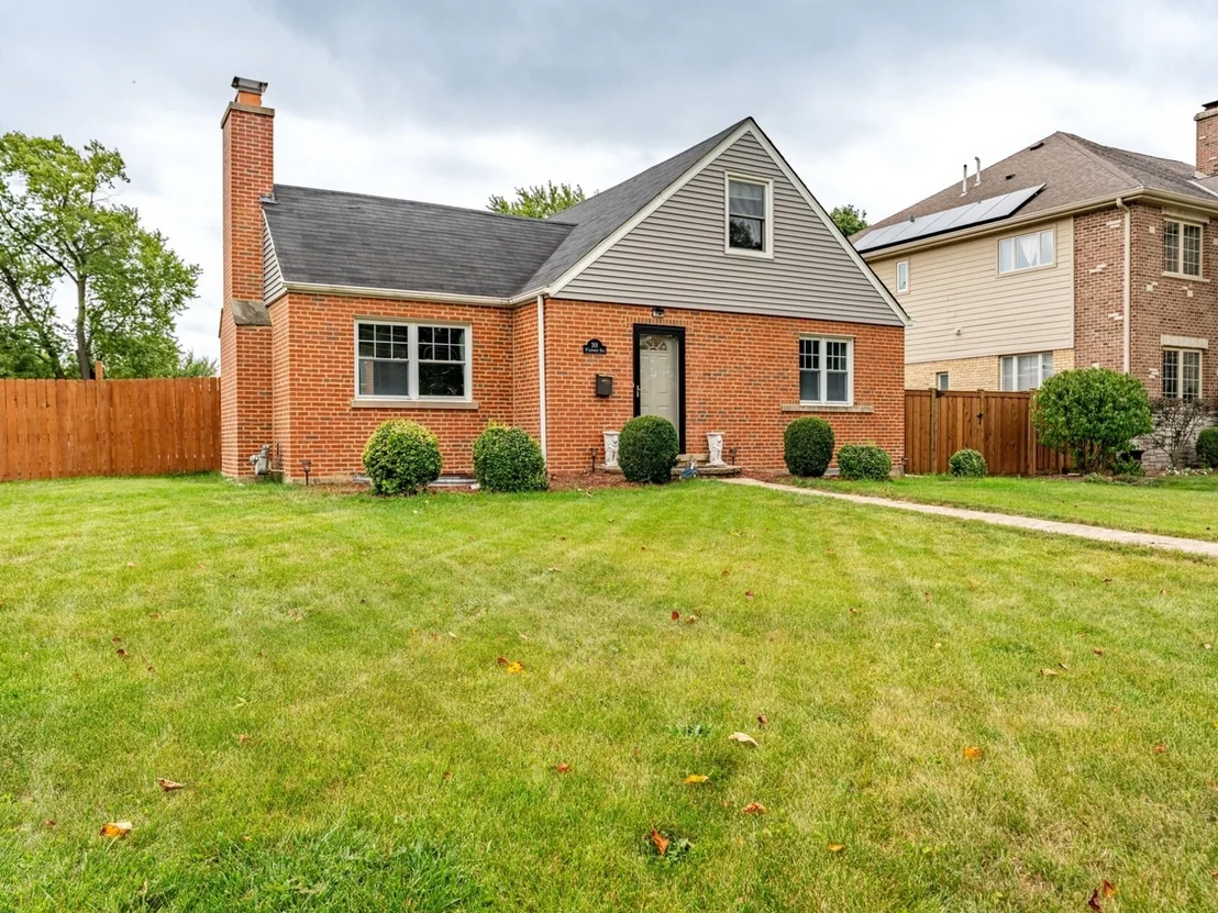 Photo of 301 W Lonnquist Boulevard