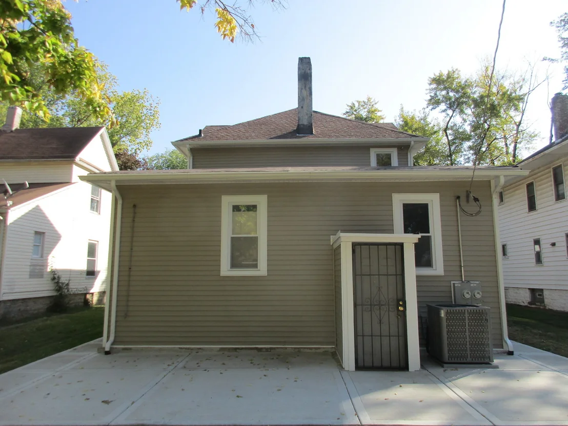 Photo of 369 S Chicago Avenue