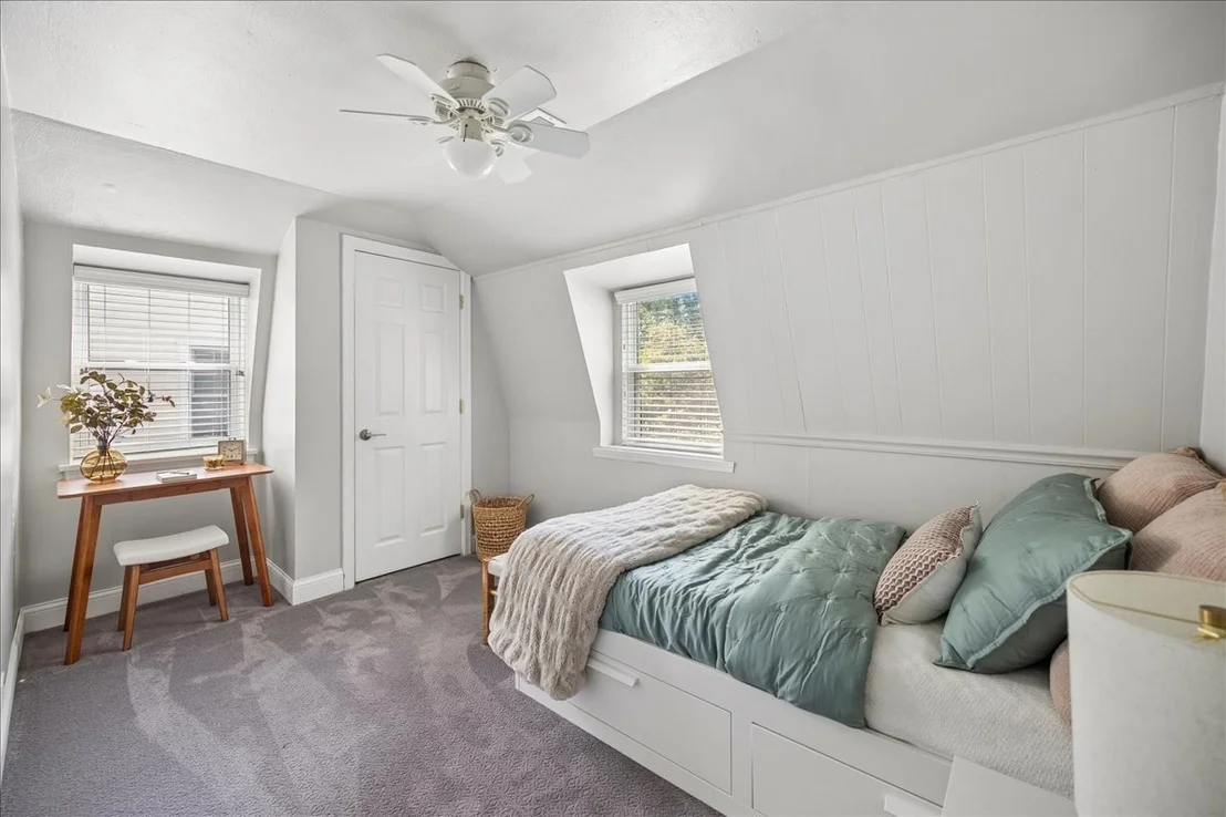 Photo of 1105 Blackthorn Lane