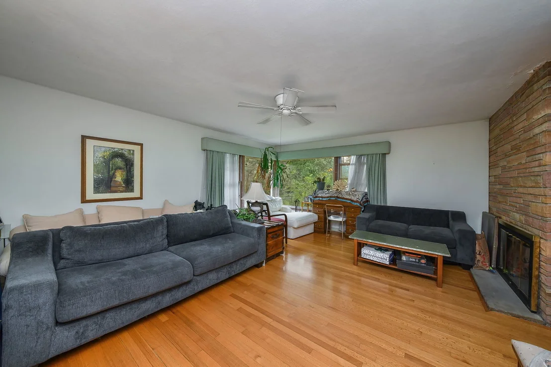 Photo of 324 W Elm Street