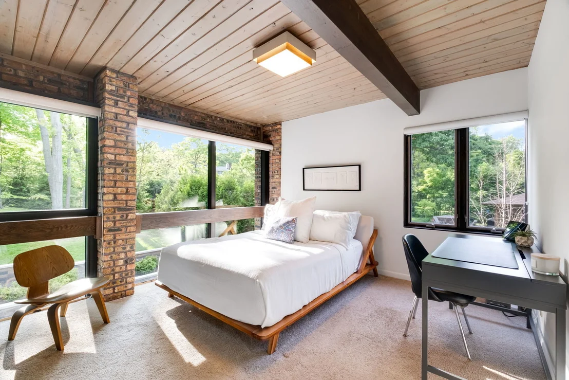 Photo of 3290 Brook Road