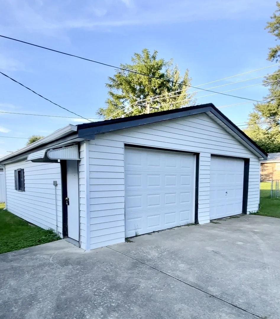 Photo of 296 N Levasseur Avenue