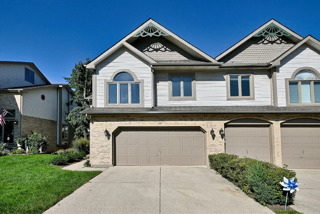 Photo of 148 Schiller Square