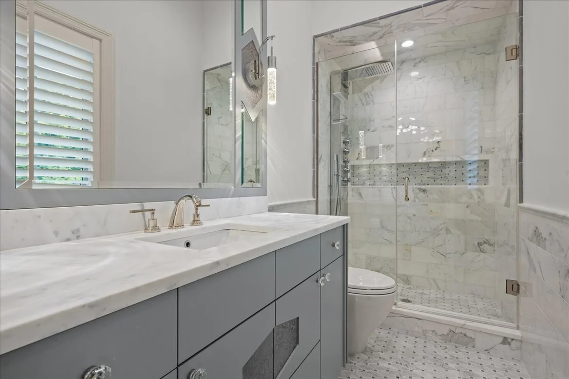 Photo of 677 Sheridan Road