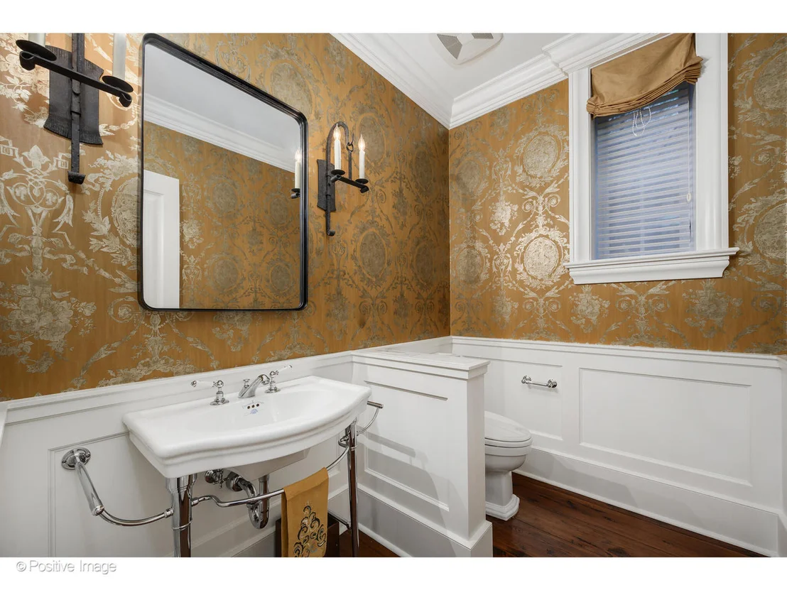 Photo of 446 W Huron Street