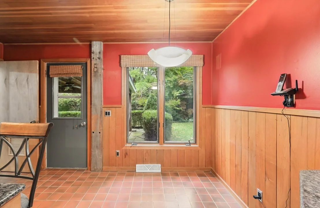 Photo of 802 La Sell Drive
