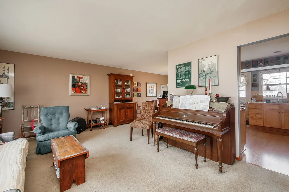 Photo of 447 Tennyson Road