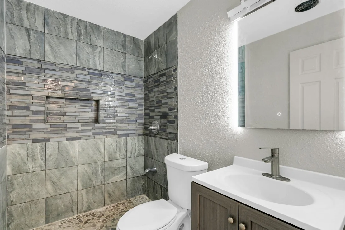 Photo of 1408 Hedge Road