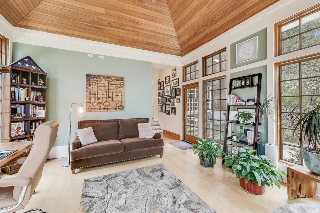 Photo of 547 JACKSON Avenue