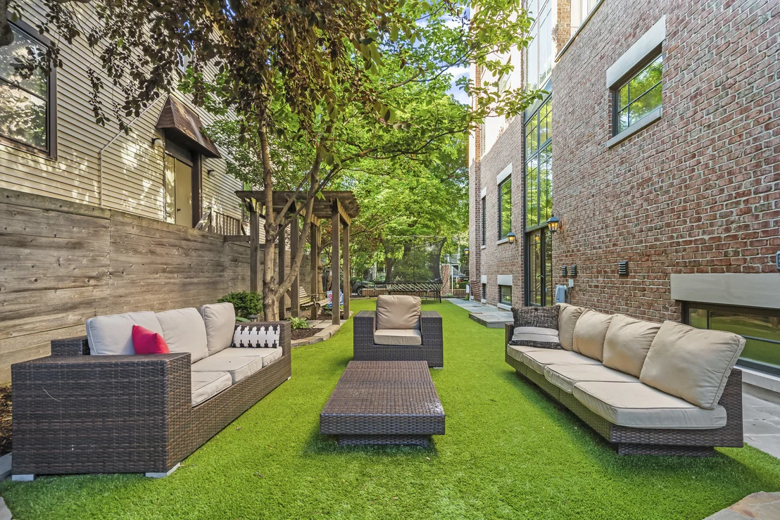 Photo of 1331 W Wolfram Street