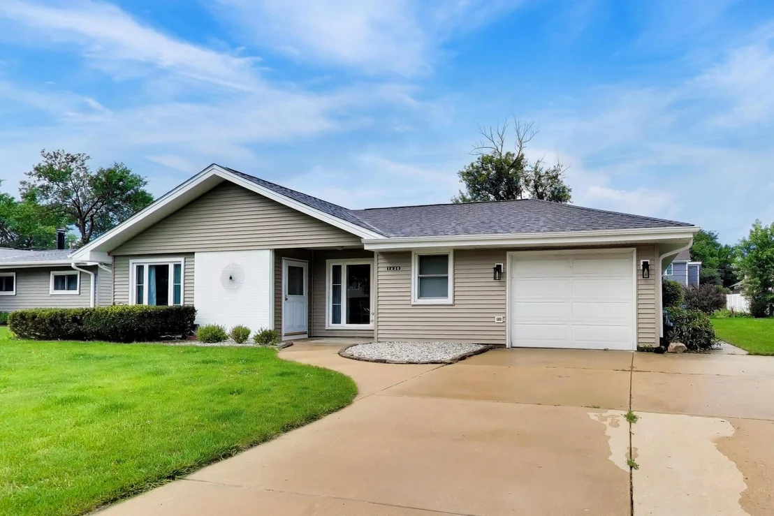 Photo of 1430 Sequoia Lane
