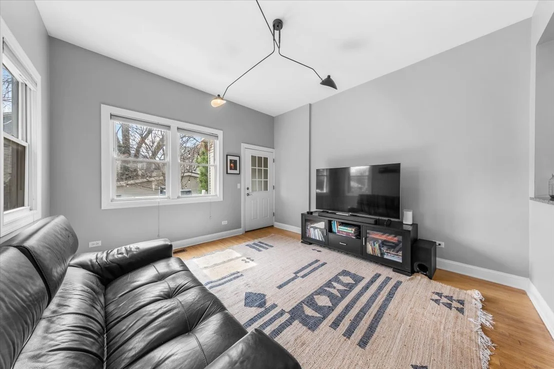 Photo of 2159 W Wilson Avenue