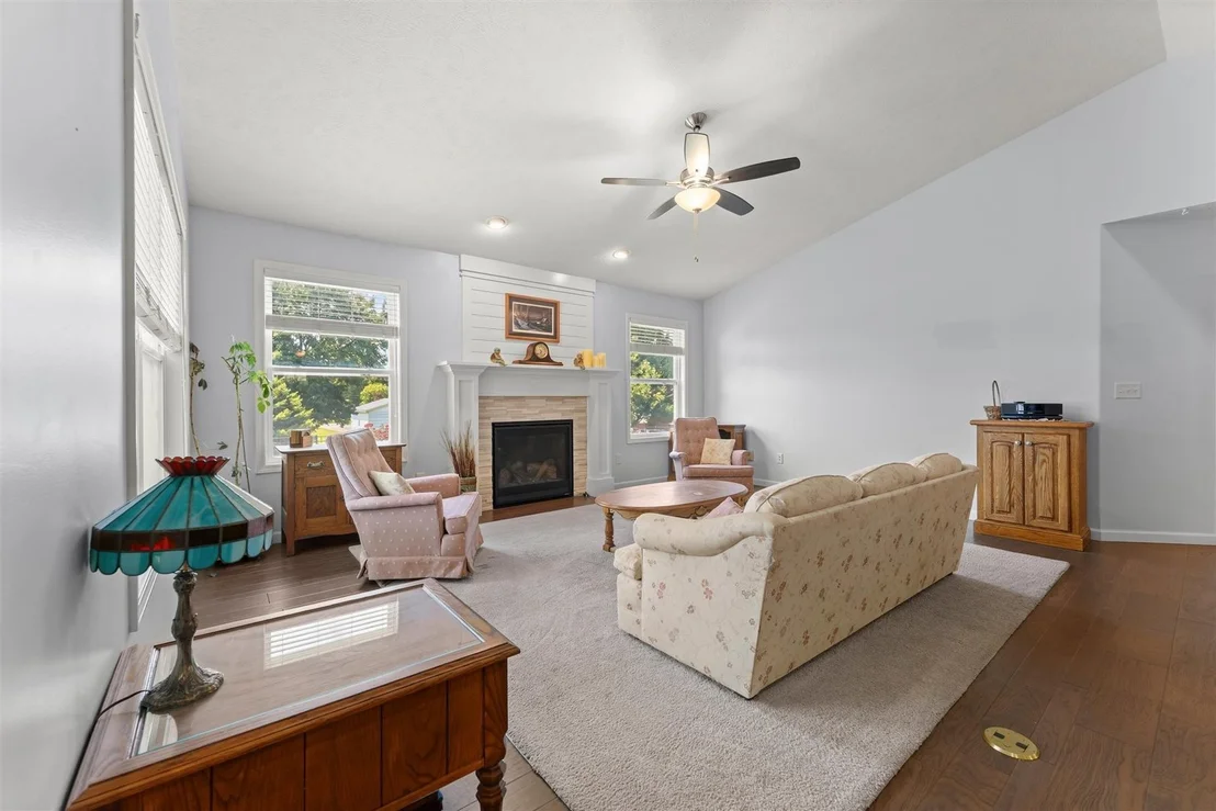 Photo of 701 Red Bud Drive