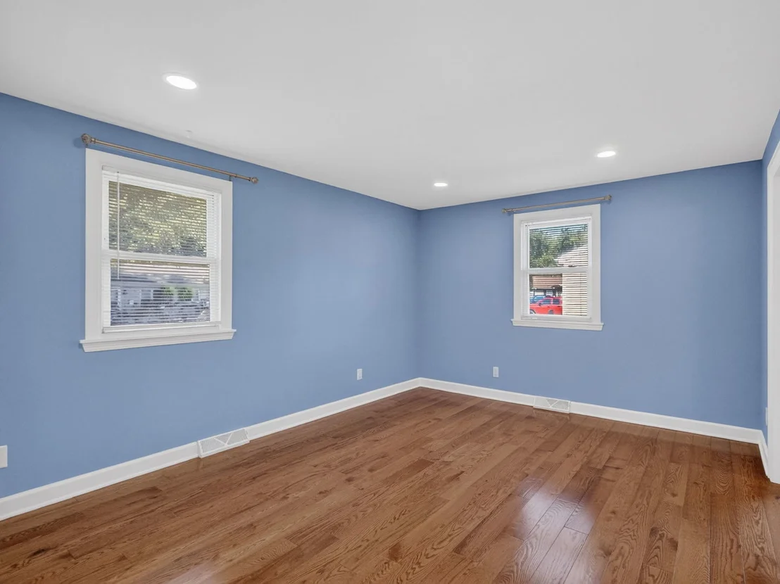 Photo of 637 S Outer Drive
