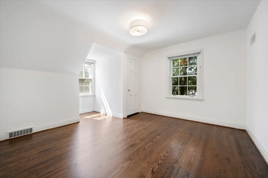 Photo of 3211 Park Place