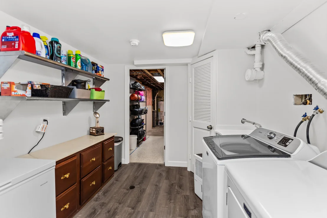 Photo of 5738 Lyons Street