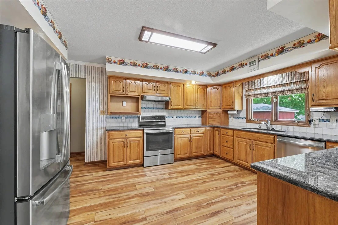 Photo of 906 Crestview Drive