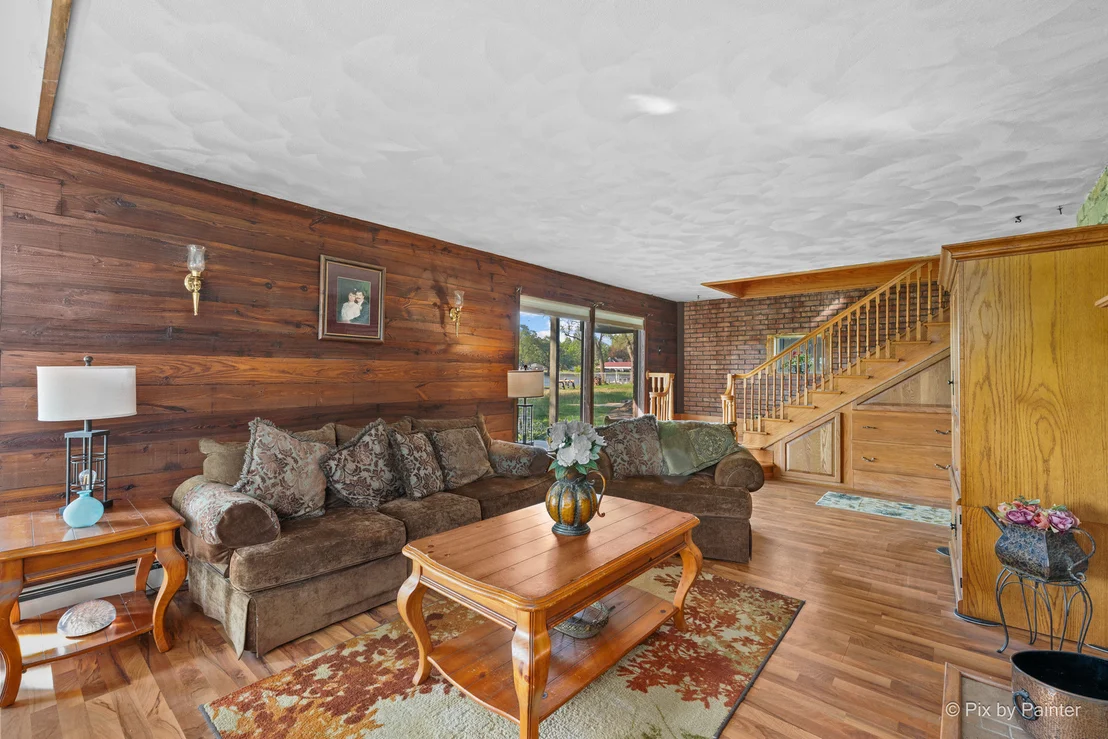 Photo of 1423 N River Road