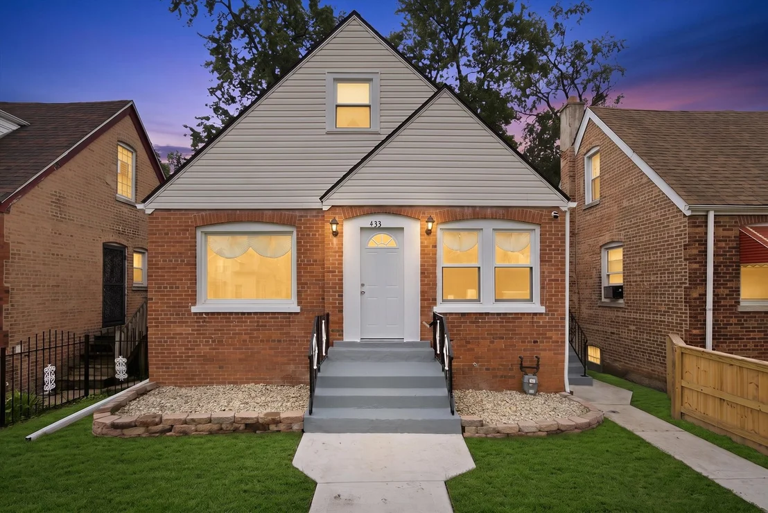 Photo of 433 W 100TH Street
