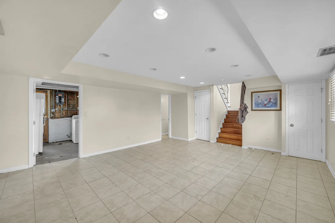 Photo of 10 N ADAMS Drive
