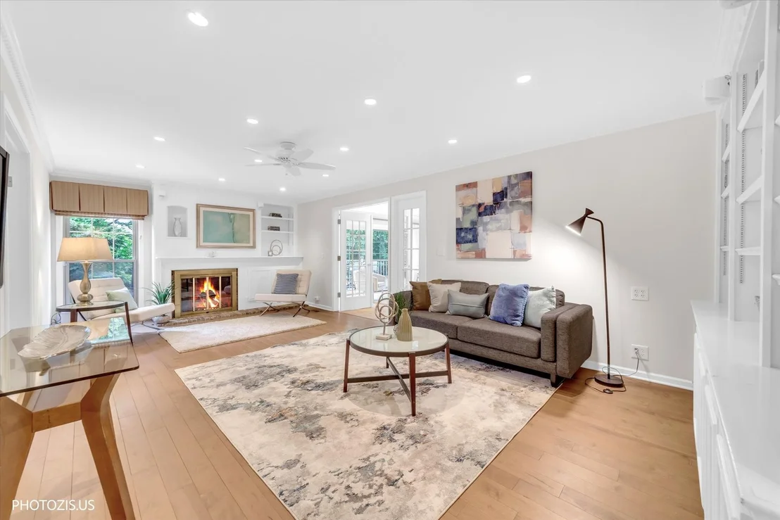 Photo of 2440 The Strand