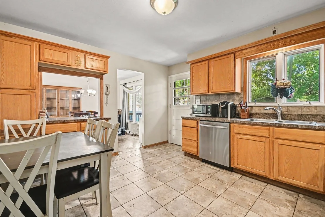 Photo of 906 N Rainbow Drive