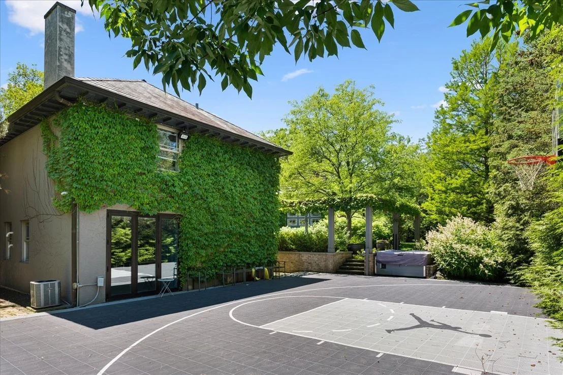 Photo of 395 Greenleaf Avenue