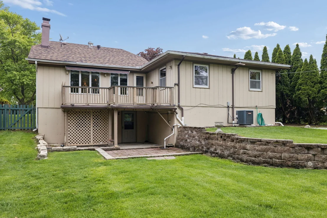 Photo of 1005 Valley Lane