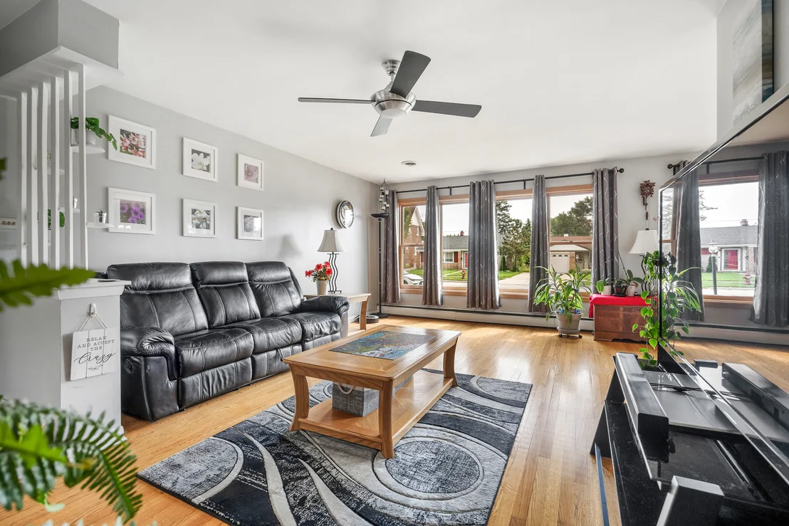 Photo of 952 W Grant Drive