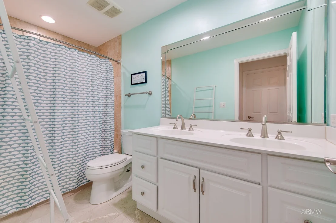 Photo of 1233 N Hickory Trail