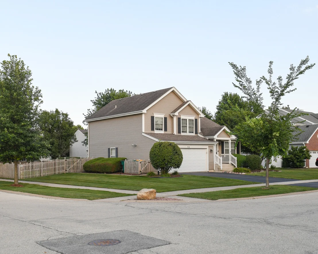 Photo of 910 Carlyle Drive