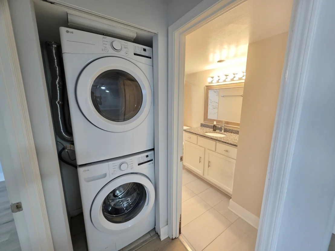 Photo of Unit A at 1950 Kenilworth Circle