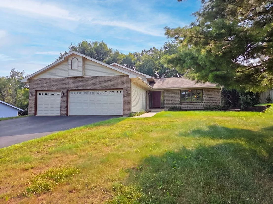 Photo of 1503 Featherstone Road