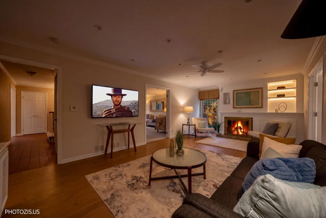 Photo of 2440 The Strand