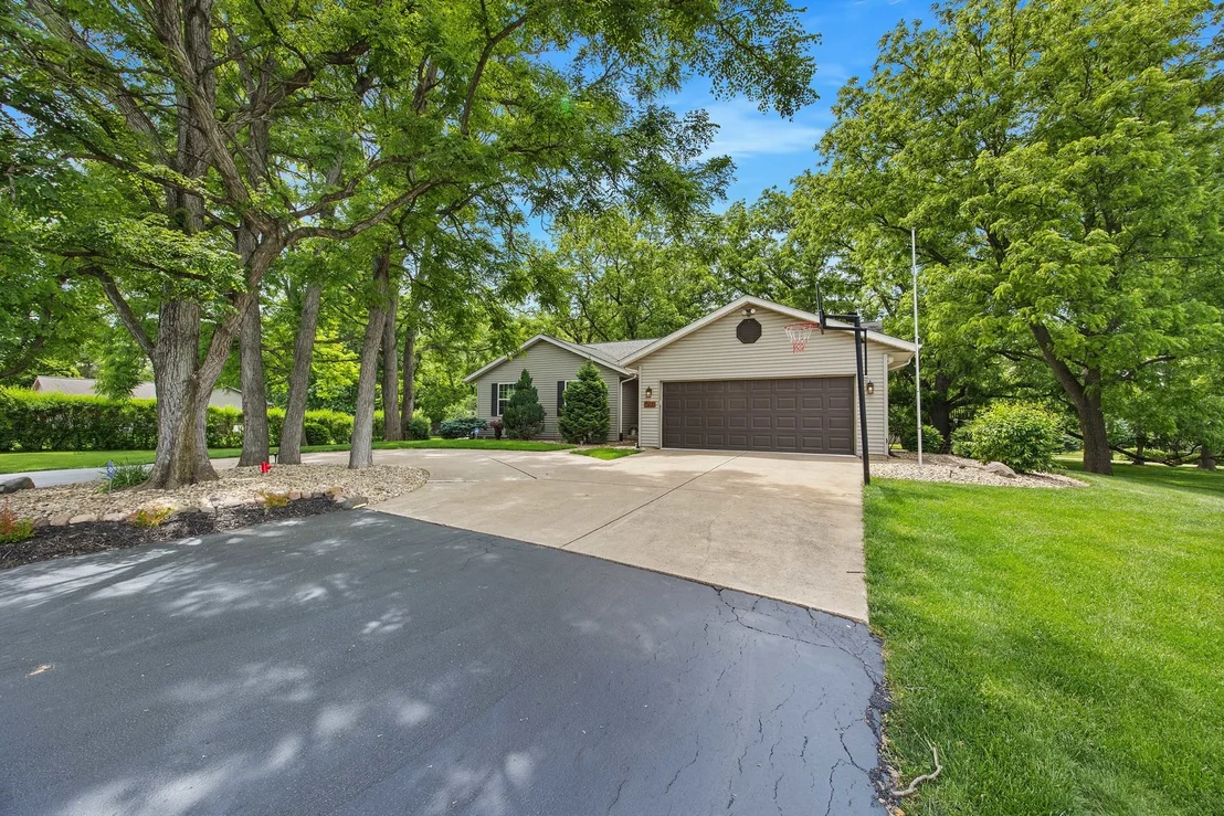 Photo of 1297 N Forrest Drive