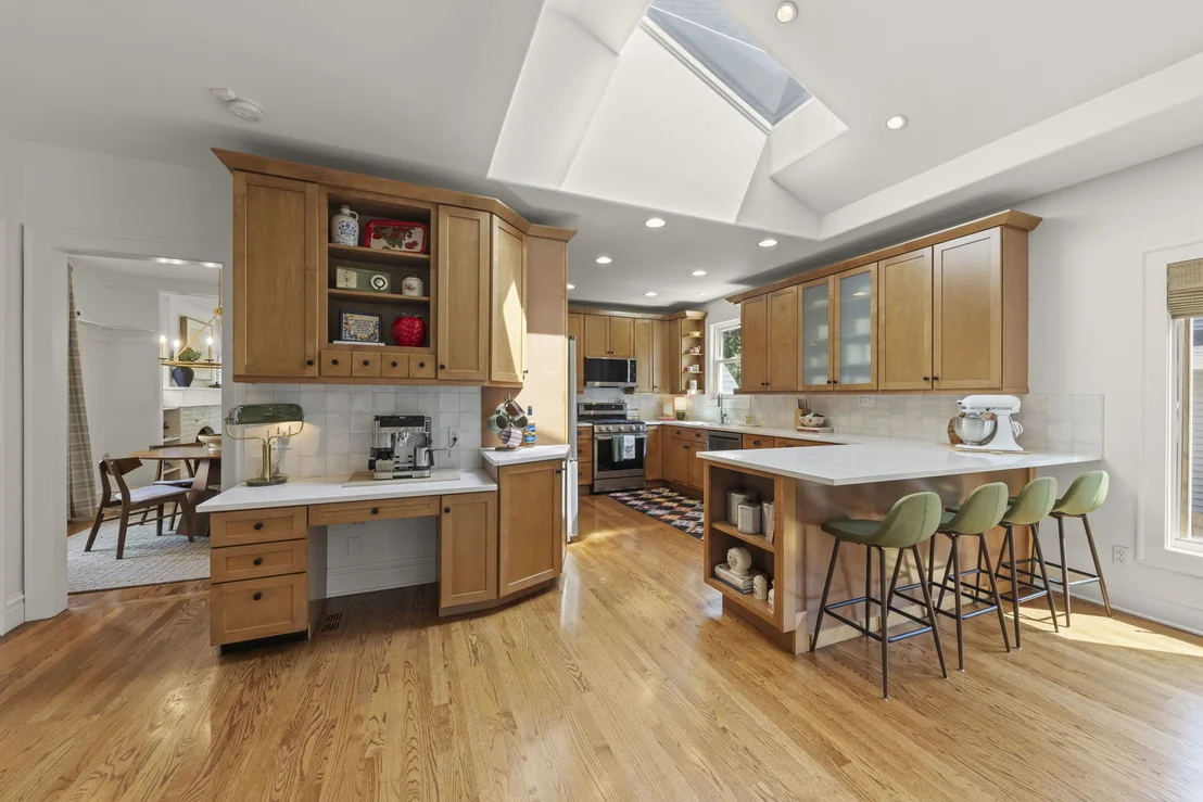 Photo of 810 N Summit Street
