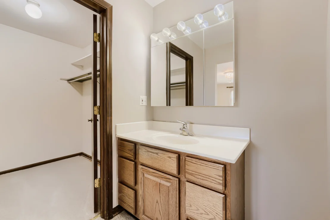 Photo of 1111 W Ash Drive