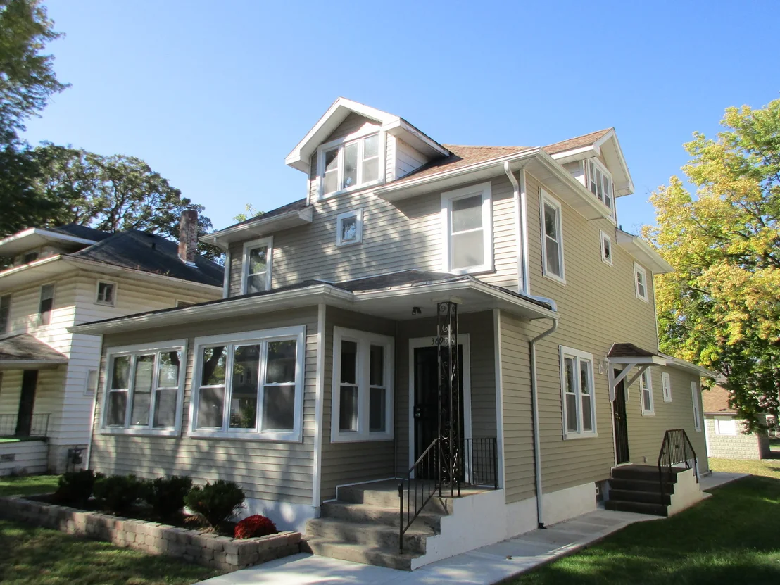 Photo of 369 S Chicago Avenue