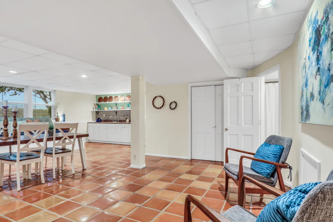 Photo of 2835 Waterfront Avenue