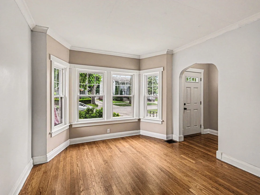 Photo of 1094 Walter Avenue