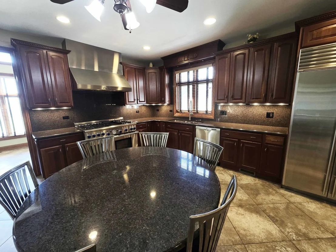 Photo of 839 Parkside Avenue N