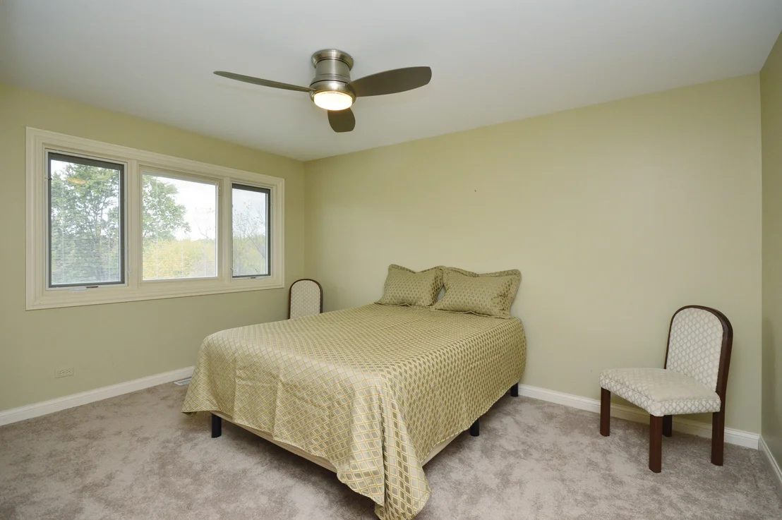Photo of 4 ROUNDSTONE Lane